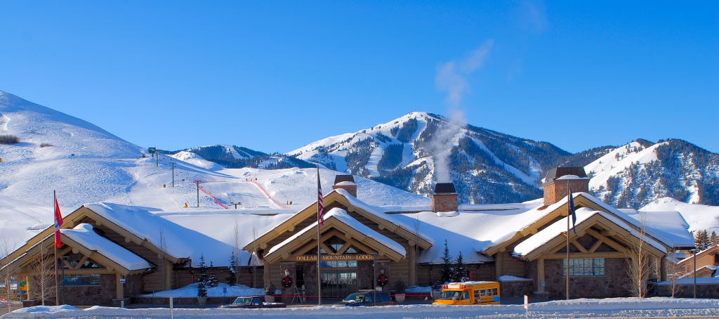 svr_dollarlodge_dining_family_exterior_winter_2012